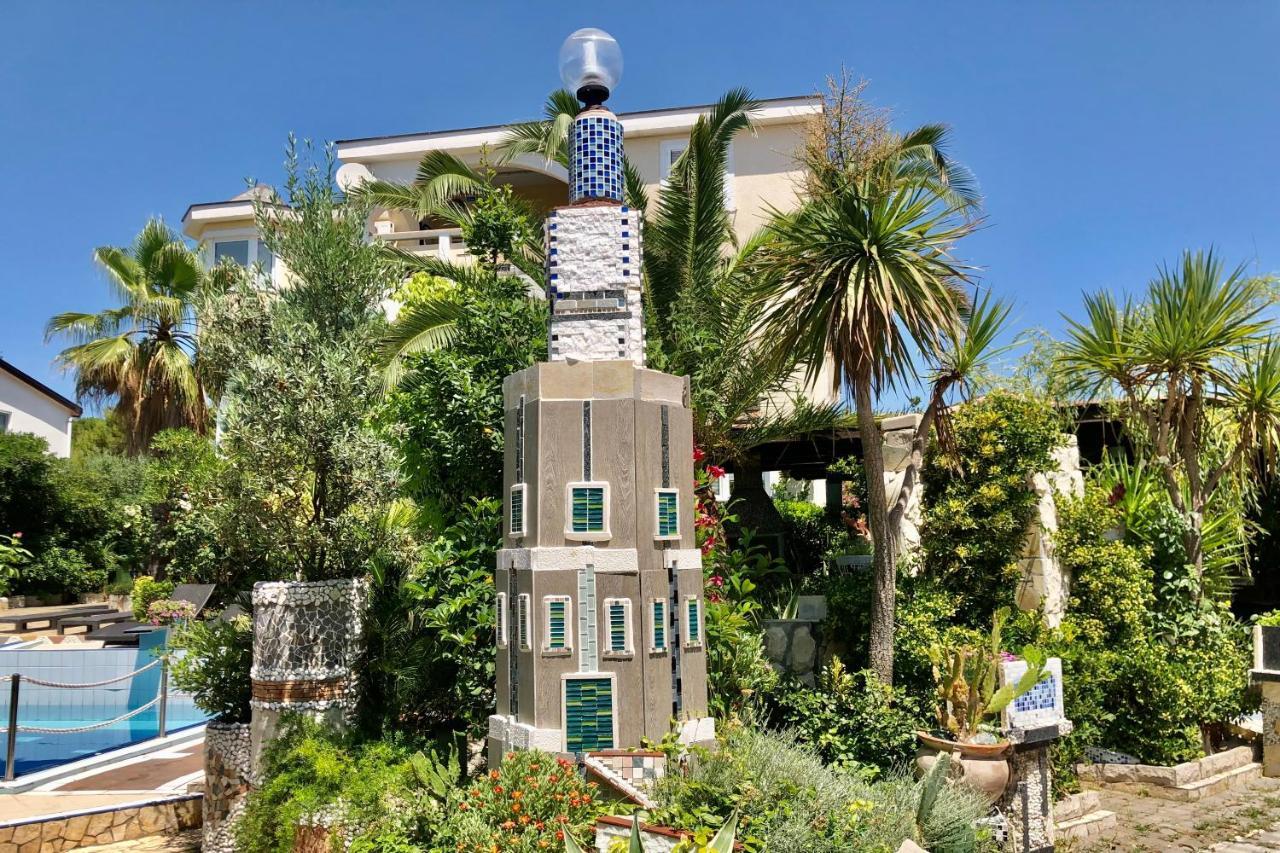 Villa Latina With 6 Apartments And A Shared Pool Vir Exterior photo