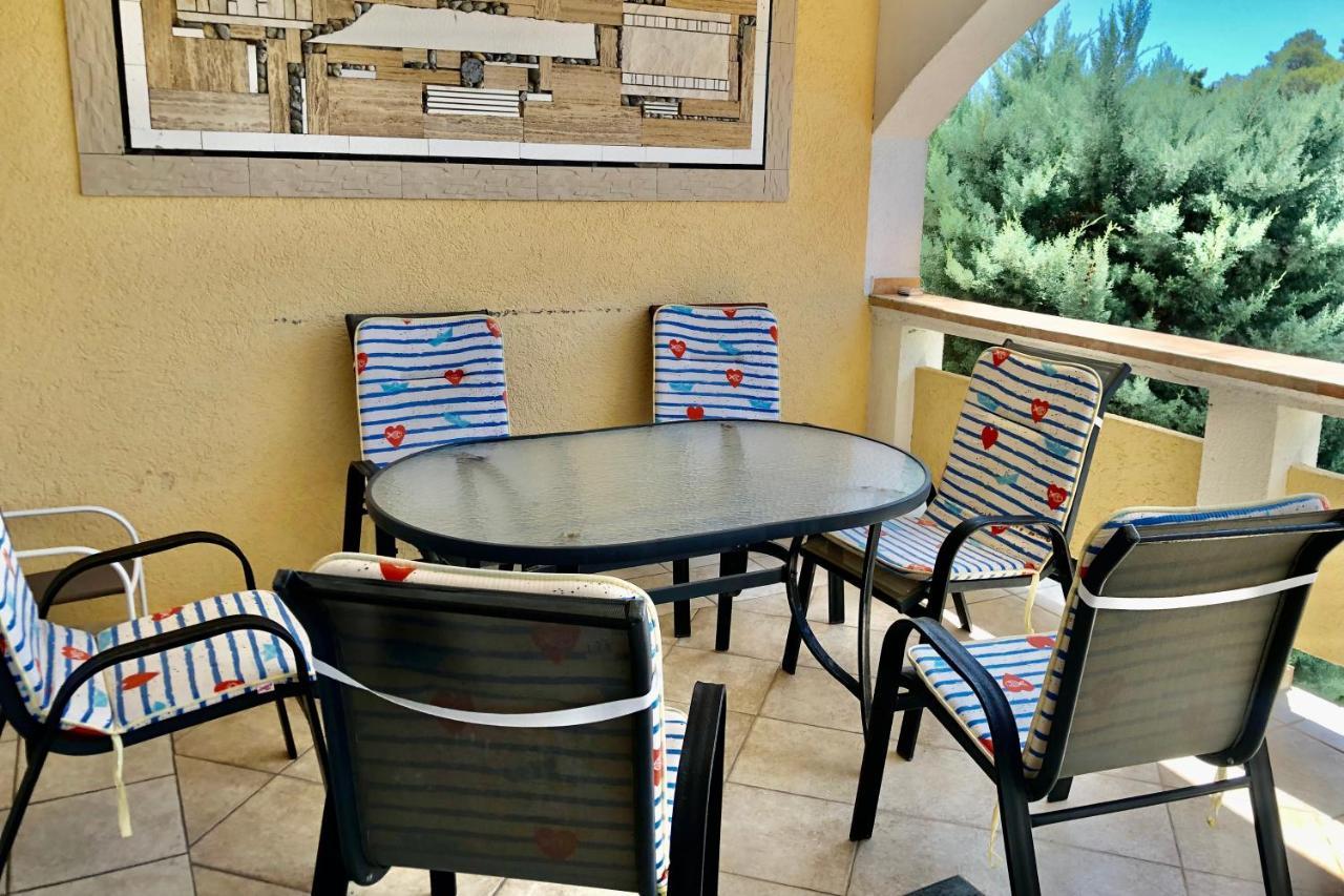 Villa Latina With 6 Apartments And A Shared Pool Vir Exterior photo