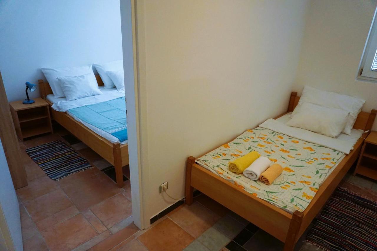 Villa Latina With 6 Apartments And A Shared Pool Vir Exterior photo